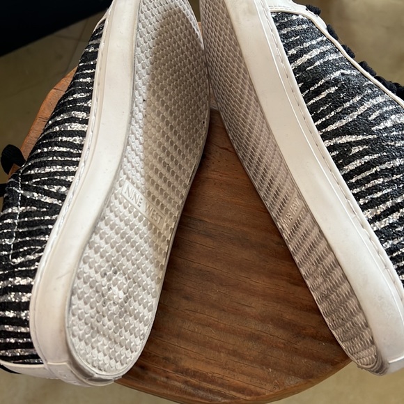 Nine West - Sparkly Zebra Striped Shoes - Size 9M - Picture 5 of 6